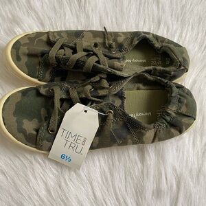 Time And Tru Camo Shoes Womens Size 6 1/2 Green Slip On Stretchy Back Camouflage